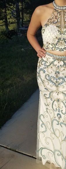 Gorgeous formal dress - Picture 4 of 5